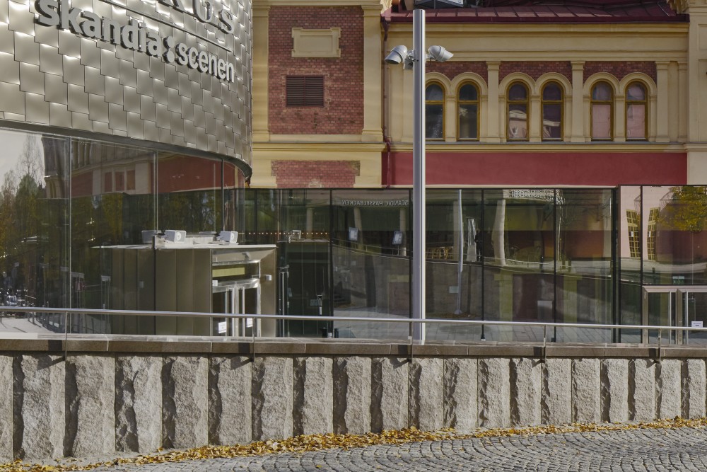 Blockstensmur med avtäckning