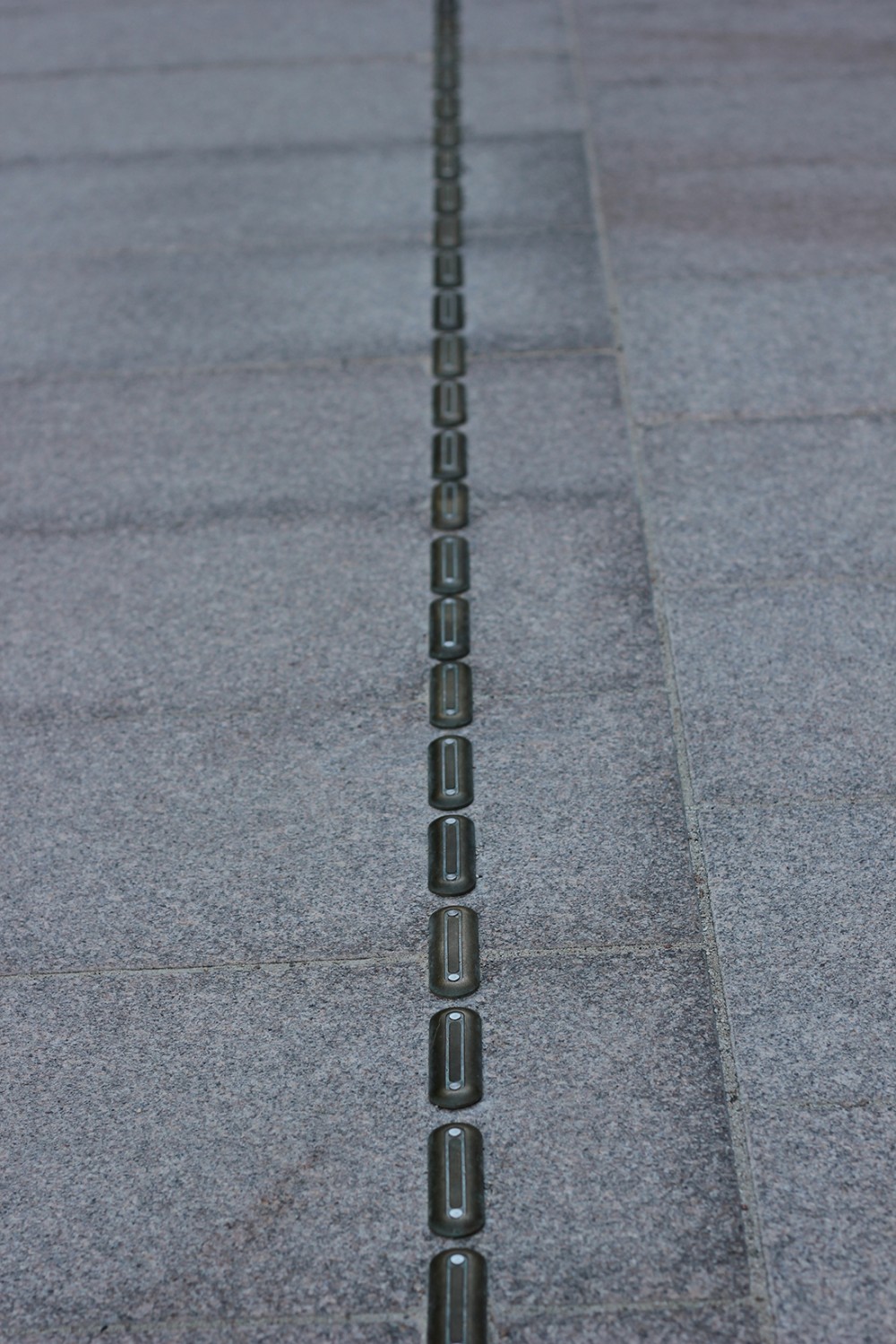 Taktila metallplattor